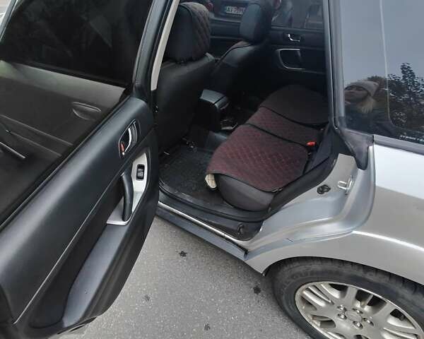 Сірий Субару Аутбек, об'ємом двигуна 2.46 л та пробігом 375 тис. км за 6000 $, фото 19 на Automoto.ua