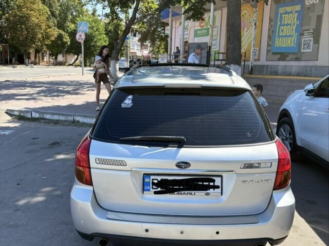 Серый Субару Аутбек, объемом двигателя 2.5 л и пробегом 303 тыс. км за 5479 $, фото 3 на Automoto.ua