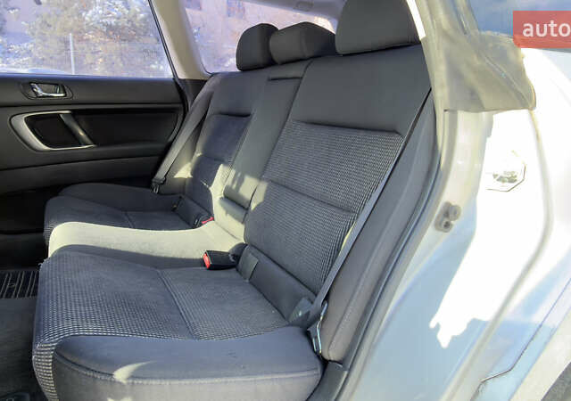 Серый Субару Аутбек, объемом двигателя 2.5 л и пробегом 207 тыс. км за 3975 $, фото 11 на Automoto.ua