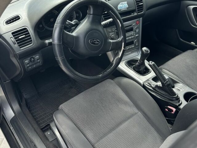 Серый Субару Аутбек, объемом двигателя 2.5 л и пробегом 280 тыс. км за 3000 $, фото 5 на Automoto.ua