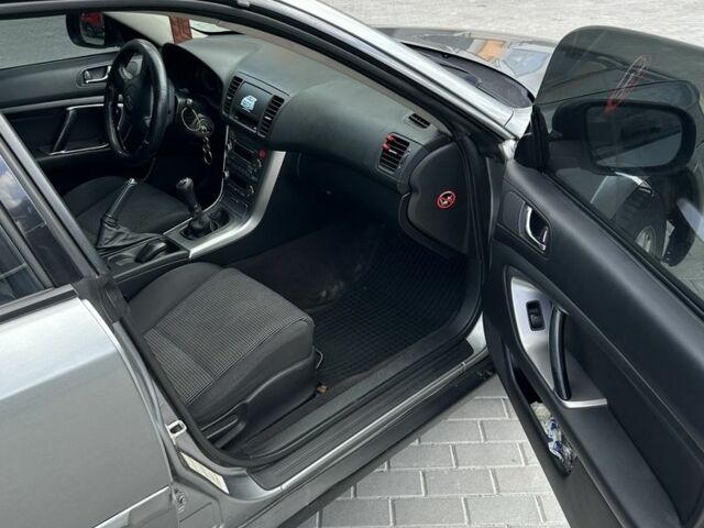 Сірий Субару Аутбек, об'ємом двигуна 2.5 л та пробігом 280 тис. км за 3000 $, фото 4 на Automoto.ua