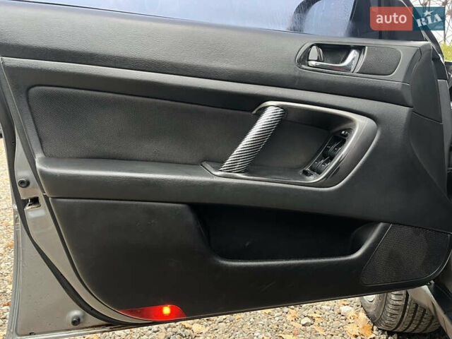 Серый Субару Аутбек, объемом двигателя 2.5 л и пробегом 401 тыс. км за 5400 $, фото 10 на Automoto.ua