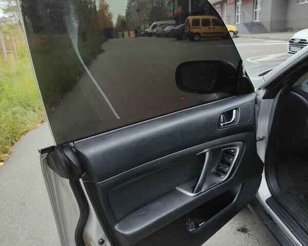 Сірий Субару Аутбек, об'ємом двигуна 2.46 л та пробігом 375 тис. км за 6000 $, фото 10 на Automoto.ua