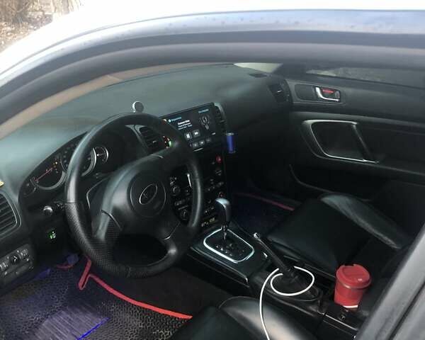 Серый Субару Аутбек, объемом двигателя 2.5 л и пробегом 322 тыс. км за 6500 $, фото 5 на Automoto.ua