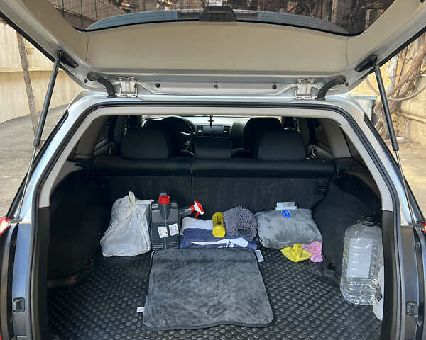 Серый Субару Аутбек, объемом двигателя 2.5 л и пробегом 292 тыс. км за 5699 $, фото 5 на Automoto.ua