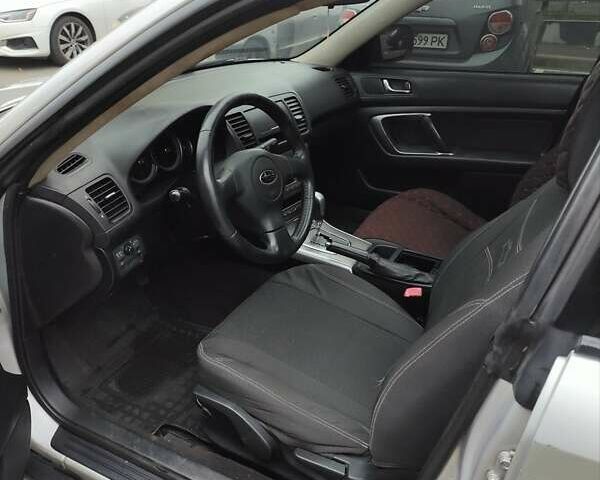 Сірий Субару Аутбек, об'ємом двигуна 2.46 л та пробігом 375 тис. км за 6000 $, фото 9 на Automoto.ua