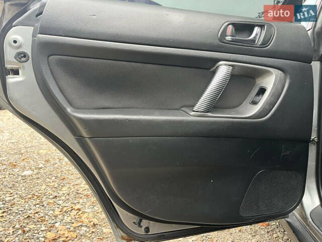 Серый Субару Аутбек, объемом двигателя 2.5 л и пробегом 401 тыс. км за 5400 $, фото 15 на Automoto.ua