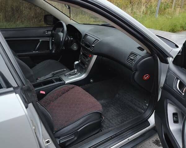 Сірий Субару Аутбек, об'ємом двигуна 2.46 л та пробігом 375 тис. км за 6000 $, фото 25 на Automoto.ua