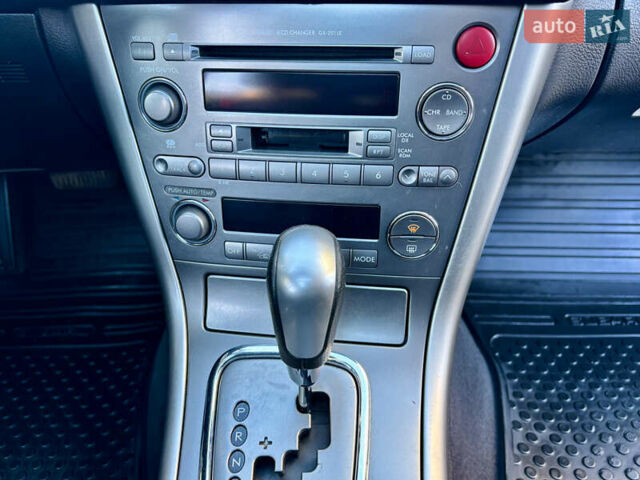 Серый Субару Аутбек, объемом двигателя 2.5 л и пробегом 245 тыс. км за 6350 $, фото 25 на Automoto.ua