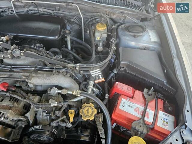 Сірий Субару Аутбек, об'ємом двигуна 2.4 л та пробігом 307 тис. км за 5800 $, фото 8 на Automoto.ua