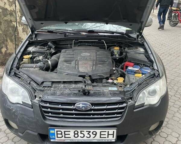 Серый Субару Аутбек, объемом двигателя 3 л и пробегом 269 тыс. км за 6300 $, фото 3 на Automoto.ua