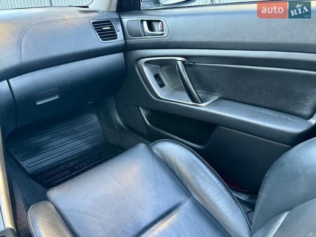 Серый Субару Аутбек, объемом двигателя 2.5 л и пробегом 245 тыс. км за 6350 $, фото 11 на Automoto.ua