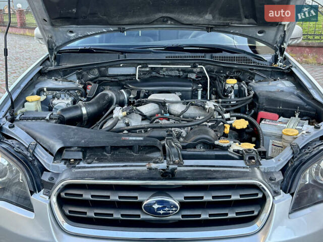 Серый Субару Аутбек, объемом двигателя 2.5 л и пробегом 245 тыс. км за 6350 $, фото 30 на Automoto.ua
