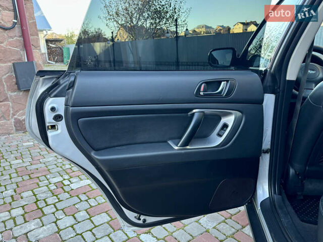 Серый Субару Аутбек, объемом двигателя 2.5 л и пробегом 245 тыс. км за 6350 $, фото 17 на Automoto.ua