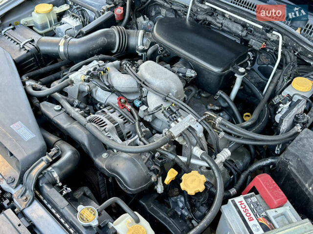 Серый Субару Аутбек, объемом двигателя 2.5 л и пробегом 245 тыс. км за 6350 $, фото 31 на Automoto.ua