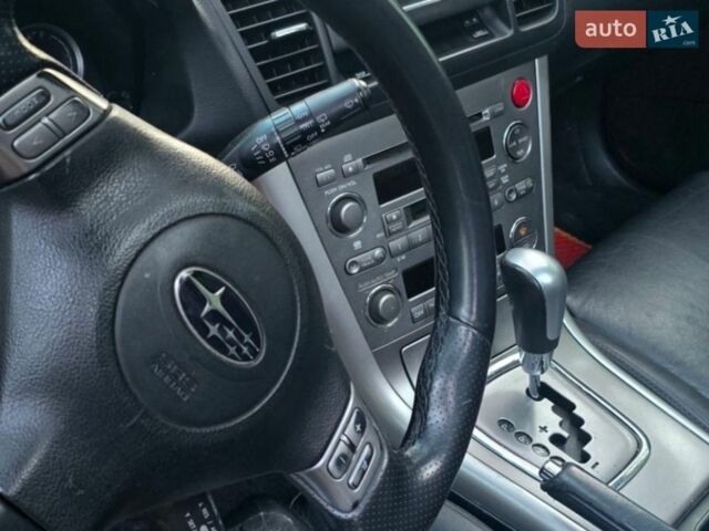 Сірий Субару Аутбек, об'ємом двигуна 3 л та пробігом 301 тис. км за 6300 $, фото 5 на Automoto.ua