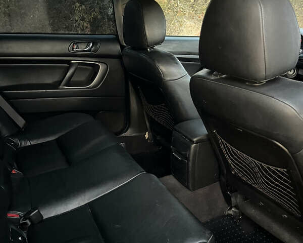 Серый Субару Аутбек, объемом двигателя 2.5 л и пробегом 280 тыс. км за 6100 $, фото 5 на Automoto.ua