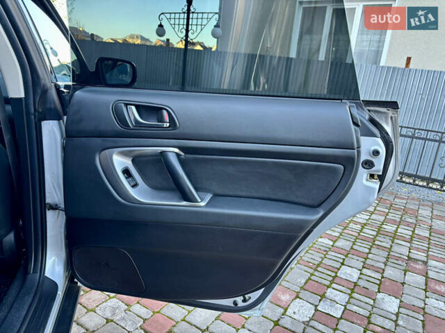 Серый Субару Аутбек, объемом двигателя 2.5 л и пробегом 245 тыс. км за 6350 $, фото 21 на Automoto.ua