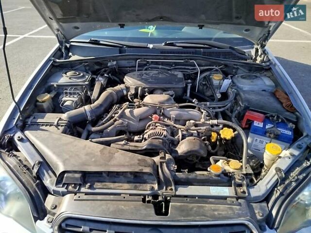 Сірий Субару Аутбек, об'ємом двигуна 2.5 л та пробігом 253 тис. км за 6500 $, фото 3 на Automoto.ua
