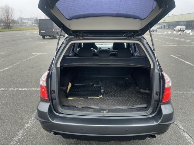 Серый Субару Аутбек, объемом двигателя 2.5 л и пробегом 350 тыс. км за 6500 $, фото 4 на Automoto.ua