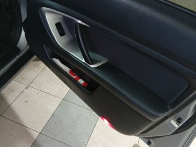 Серый Субару Аутбек, объемом двигателя 2.5 л и пробегом 180 тыс. км за 7442 $, фото 5 на Automoto.ua