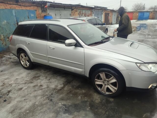 Серый Субару Аутбек, объемом двигателя 2.5 л и пробегом 295 тыс. км за 4500 $, фото 1 на Automoto.ua