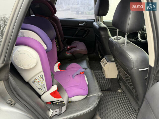 Сірий Субару Аутбек, об'ємом двигуна 3 л та пробігом 320 тис. км за 7500 $, фото 2 на Automoto.ua