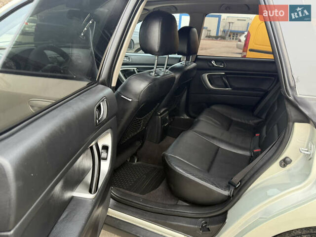 Сірий Субару Аутбек, об'ємом двигуна 2.5 л та пробігом 396 тис. км за 5600 $, фото 14 на Automoto.ua