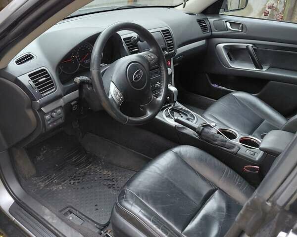 Серый Субару Аутбек, объемом двигателя 2.46 л и пробегом 292 тыс. км за 6900 $, фото 4 на Automoto.ua