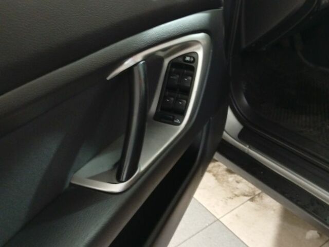 Серый Субару Аутбек, объемом двигателя 2.5 л и пробегом 180 тыс. км за 7442 $, фото 4 на Automoto.ua