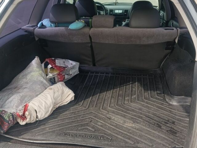 Серый Субару Аутбек, объемом двигателя 2.5 л и пробегом 300 тыс. км за 5700 $, фото 15 на Automoto.ua