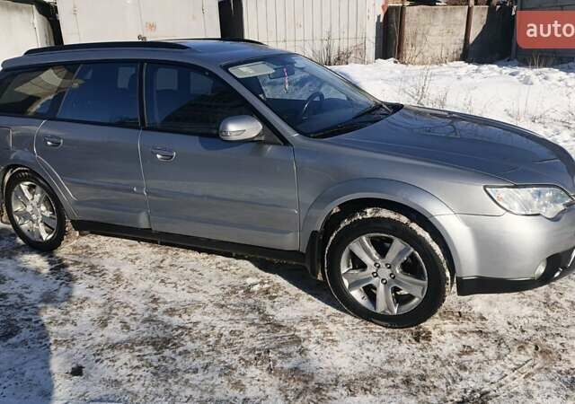 Серый Субару Аутбек, объемом двигателя 2.5 л и пробегом 299 тыс. км за 5650 $, фото 2 на Automoto.ua