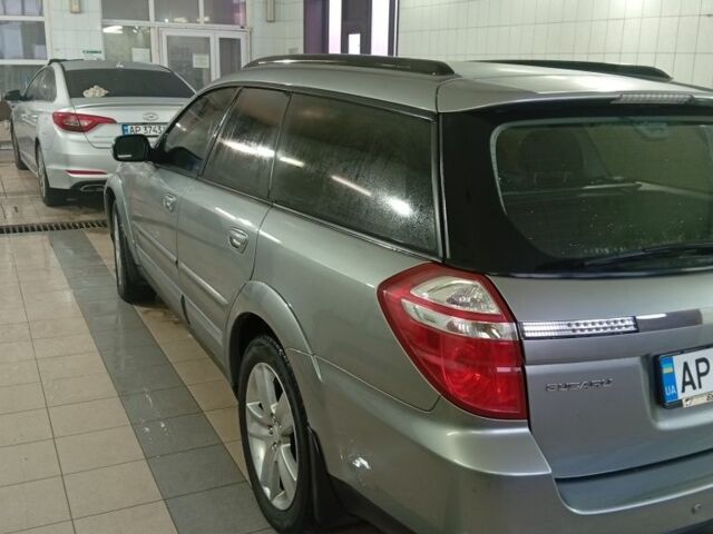 Серый Субару Аутбек, объемом двигателя 2.5 л и пробегом 180 тыс. км за 7442 $, фото 2 на Automoto.ua