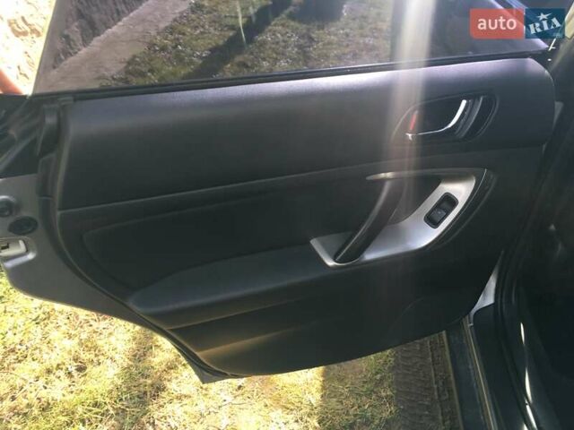 Серый Субару Аутбек, объемом двигателя 2.5 л и пробегом 280 тыс. км за 7500 $, фото 9 на Automoto.ua