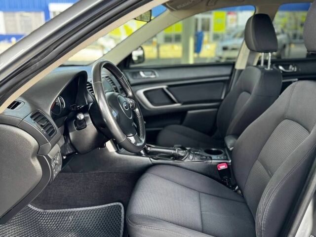 Сірий Субару Аутбек, об'ємом двигуна 0 л та пробігом 189 тис. км за 7300 $, фото 6 на Automoto.ua