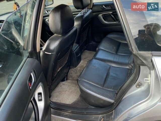 Серый Субару Аутбек, объемом двигателя 2.5 л и пробегом 330 тыс. км за 5800 $, фото 9 на Automoto.ua