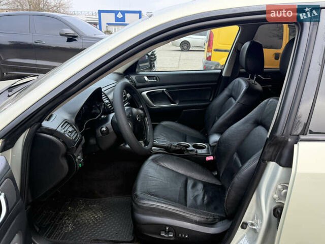 Сірий Субару Аутбек, об'ємом двигуна 2.5 л та пробігом 396 тис. км за 5600 $, фото 11 на Automoto.ua