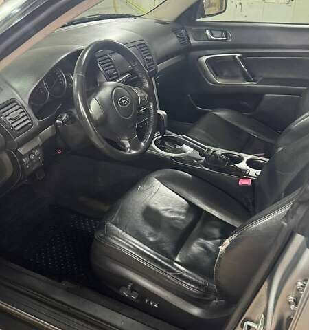 Серый Субару Аутбек, объемом двигателя 2.46 л и пробегом 291 тыс. км за 7500 $, фото 6 на Automoto.ua