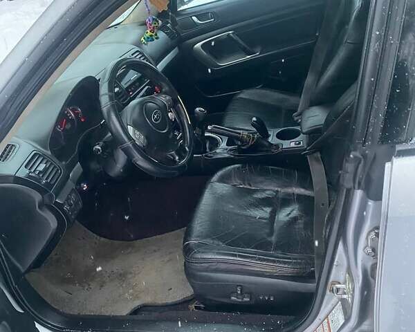 Серый Субару Аутбек, объемом двигателя 2.5 л и пробегом 510 тыс. км за 6200 $, фото 5 на Automoto.ua