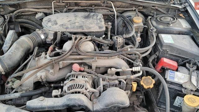 Серый Субару Аутбек, объемом двигателя 2.46 л и пробегом 331 тыс. км за 6800 $, фото 14 на Automoto.ua