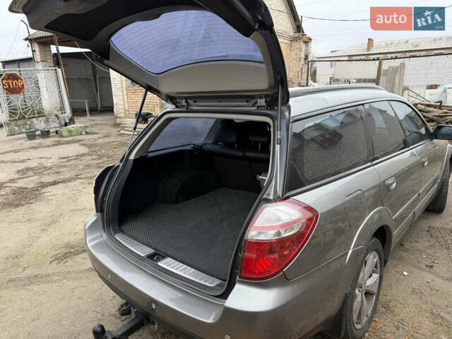 Сірий Субару Аутбек, об'ємом двигуна 3 л та пробігом 320 тис. км за 7500 $, фото 4 на Automoto.ua
