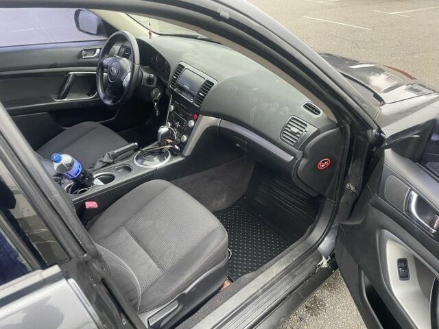 Серый Субару Аутбек, объемом двигателя 2.5 л и пробегом 350 тыс. км за 6500 $, фото 6 на Automoto.ua