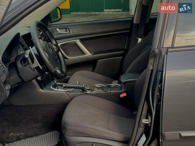 Серый Субару Аутбек, объемом двигателя 3 л и пробегом 300 тыс. км за 6150 $, фото 9 на Automoto.ua