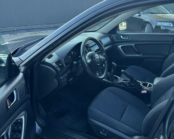 Серый Субару Аутбек, объемом двигателя 2 л и пробегом 366 тыс. км за 4450 $, фото 16 на Automoto.ua