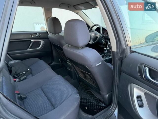 Серый Субару Аутбек, объемом двигателя 2 л и пробегом 280 тыс. км за 3200 $, фото 4 на Automoto.ua