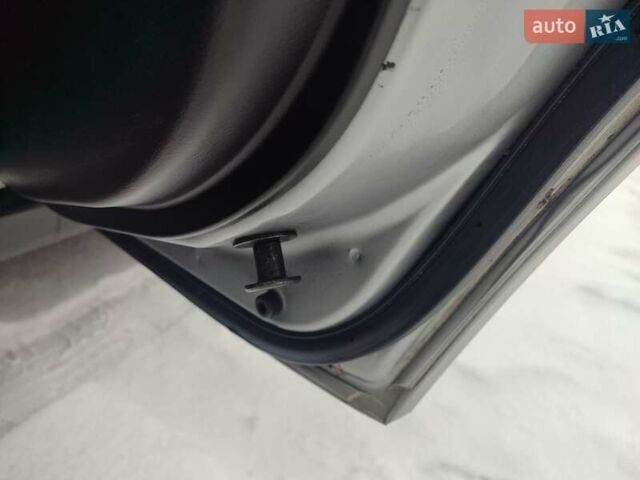 Сірий Субару Аутбек, об'ємом двигуна 3 л та пробігом 266 тис. км за 7500 $, фото 17 на Automoto.ua