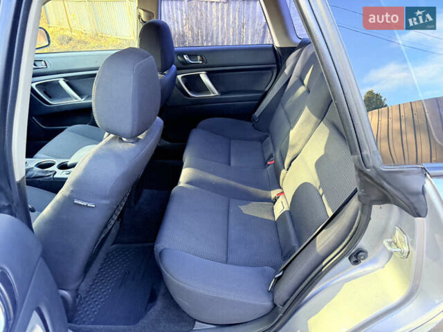 Сірий Субару Аутбек, об'ємом двигуна 3 л та пробігом 235 тис. км за 6850 $, фото 50 на Automoto.ua