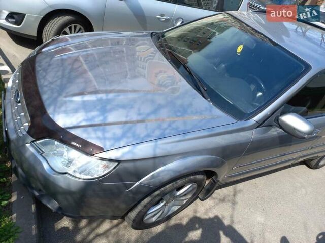 Серый Субару Аутбек, объемом двигателя 2.46 л и пробегом 212 тыс. км за 7600 $, фото 1 на Automoto.ua