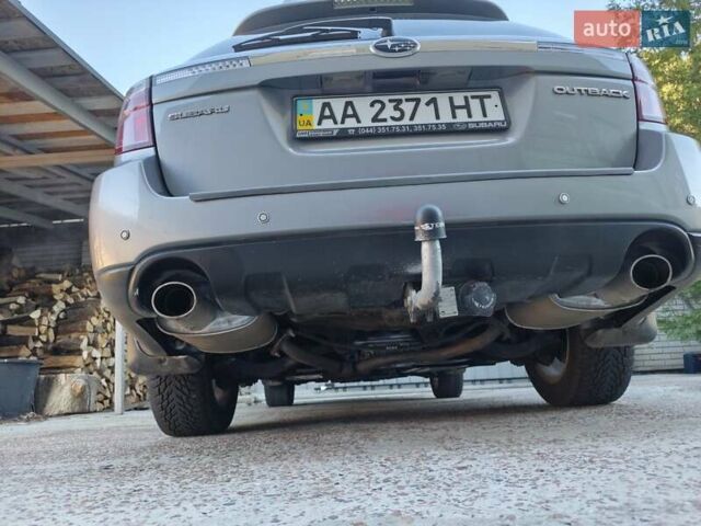 Серый Субару Аутбек, объемом двигателя 3 л и пробегом 135 тыс. км за 12500 $, фото 6 на Automoto.ua