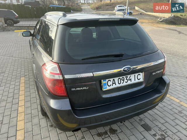 Сірий Субару Аутбек, об'ємом двигуна 2.5 л та пробігом 350 тис. км за 8200 $, фото 1 на Automoto.ua